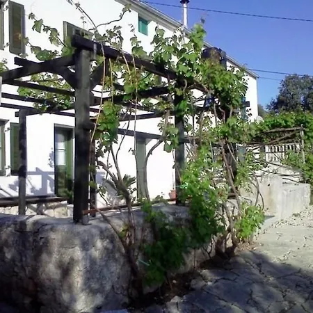 Ferienhaus Gemuetliches Viskic By Interhome